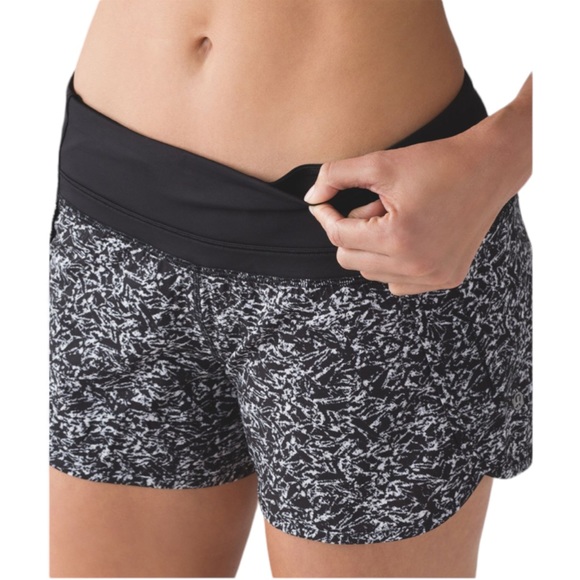 LULULEMON Run Times Short in Iced Wave. Size 6 - Picture 3 of 15